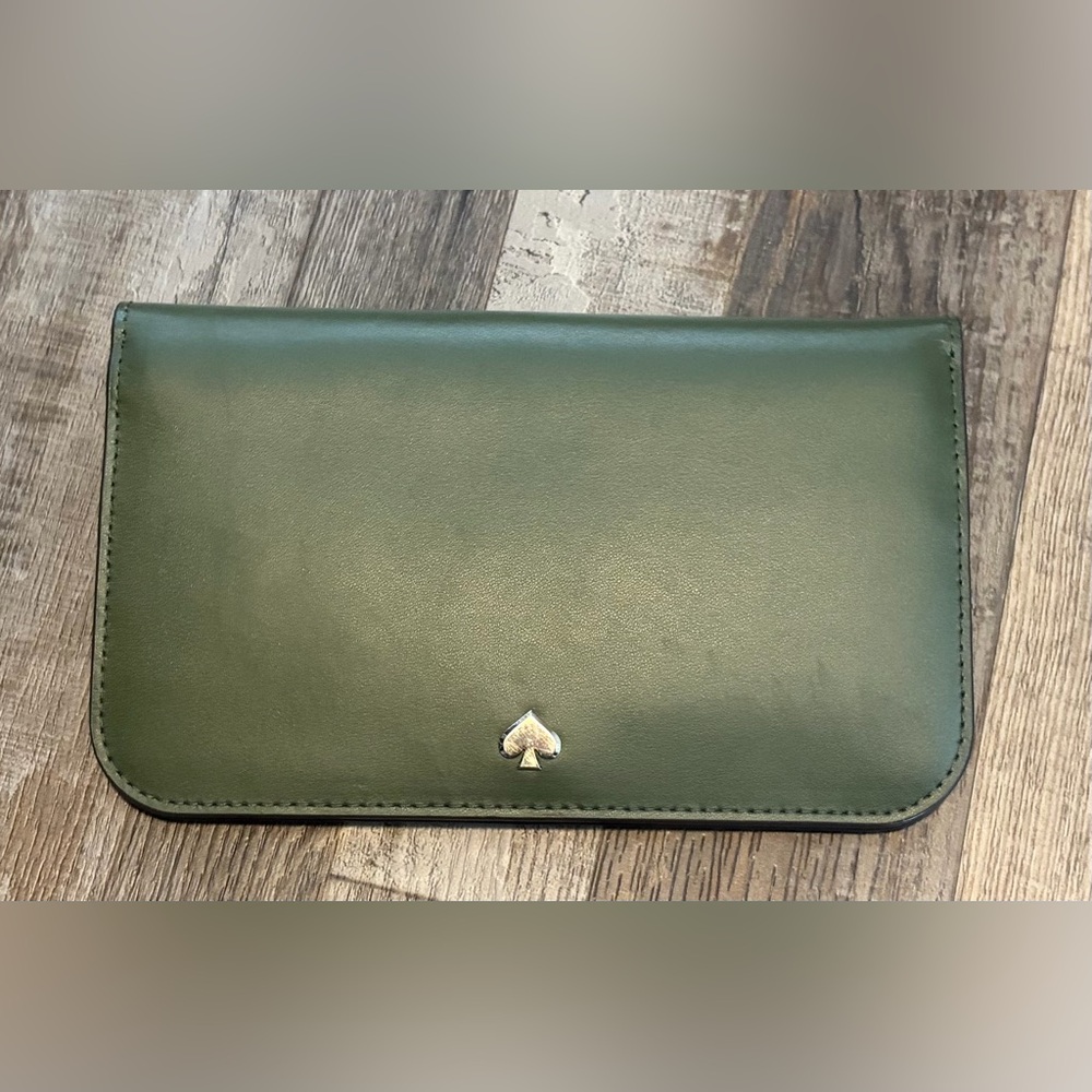Kate Spade Forest Green Clutch Style Wallet. Zipper pockets, card holders.